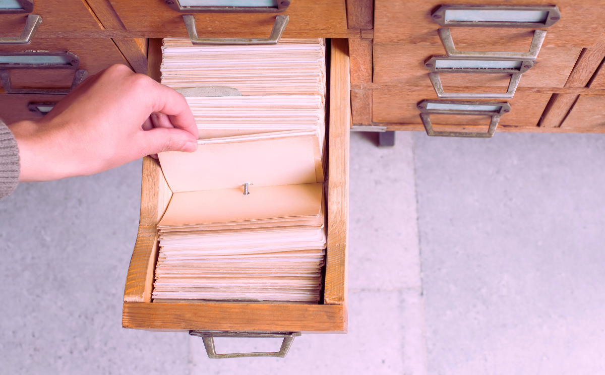 photo d'une armoire contenant des archives