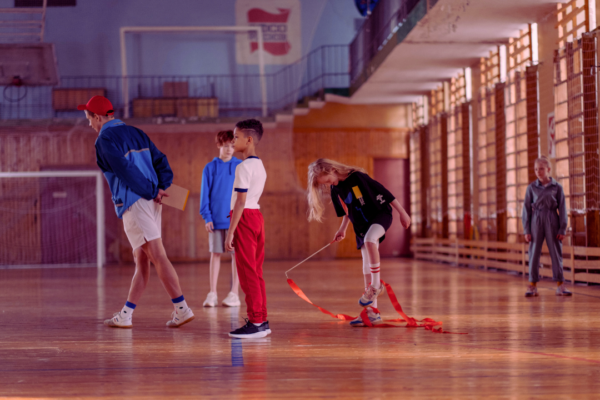 élèves dans un cours de sport